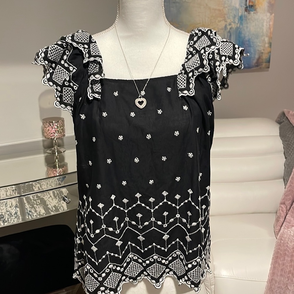 🆕 N.W.O.T. O.N. Embroidered Florentine Neck Tiered Sleeves Blouse Navy & White